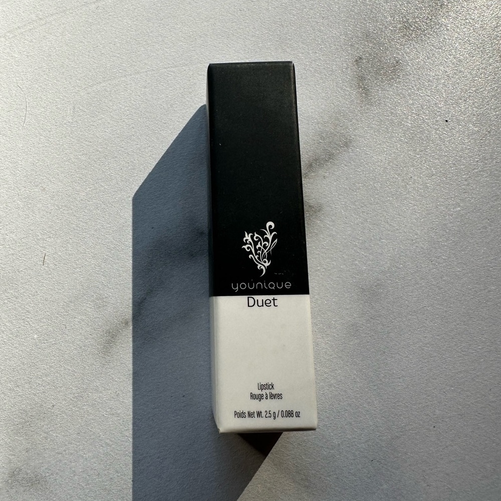 Younique Duet lipstick in Hitting it Off BNIB